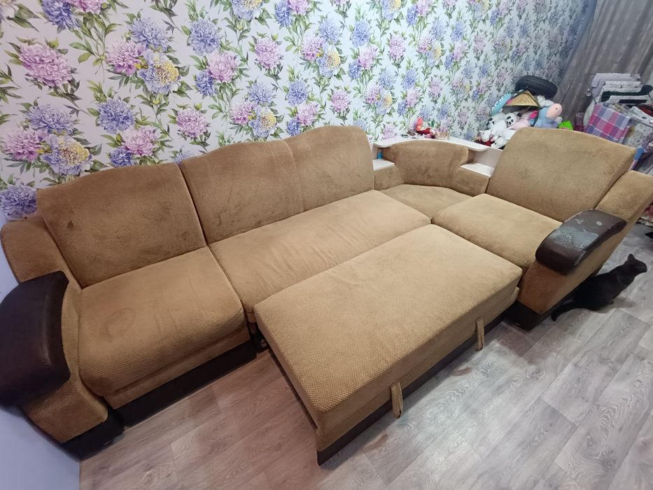 Продам диван углавой