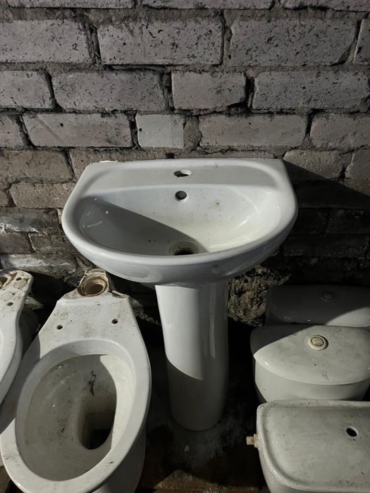 Продам бу Двери, умывальник, унитаз