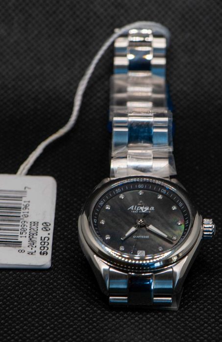 Швейцарски дамски часовник с диаманти - Alpina Comtesse