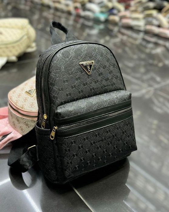 Vând genti noi cu eticheta