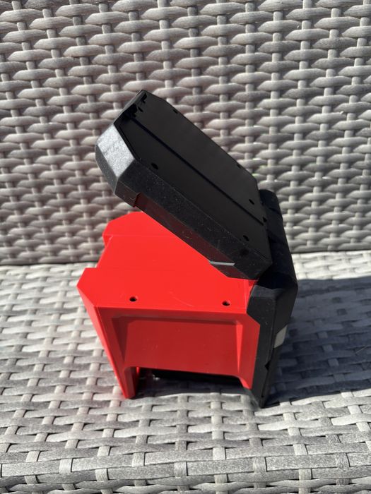 Lanterna milwaukee M18 PAL