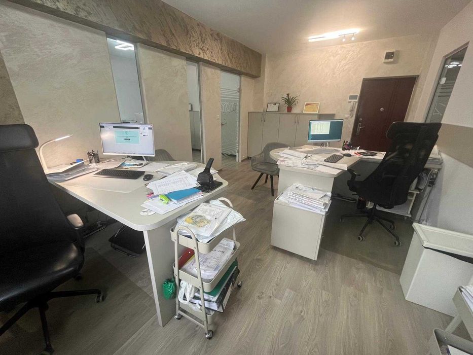 Birou ultracentral,doi in unu