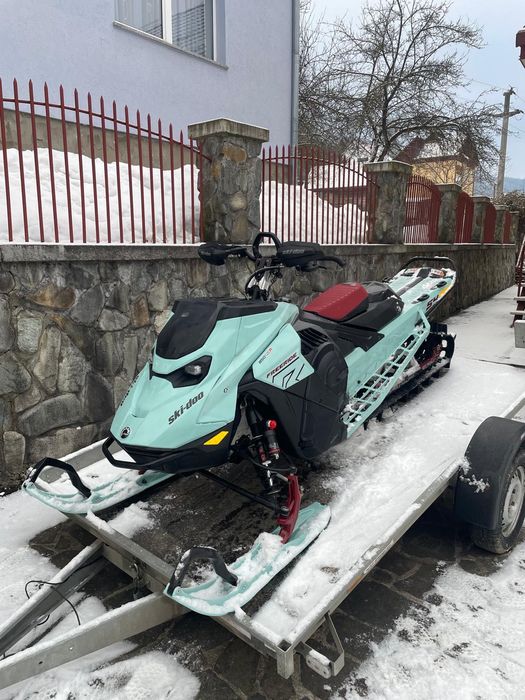 Snowmobil skidoo summit x freeride turbo touchscreen 2024
