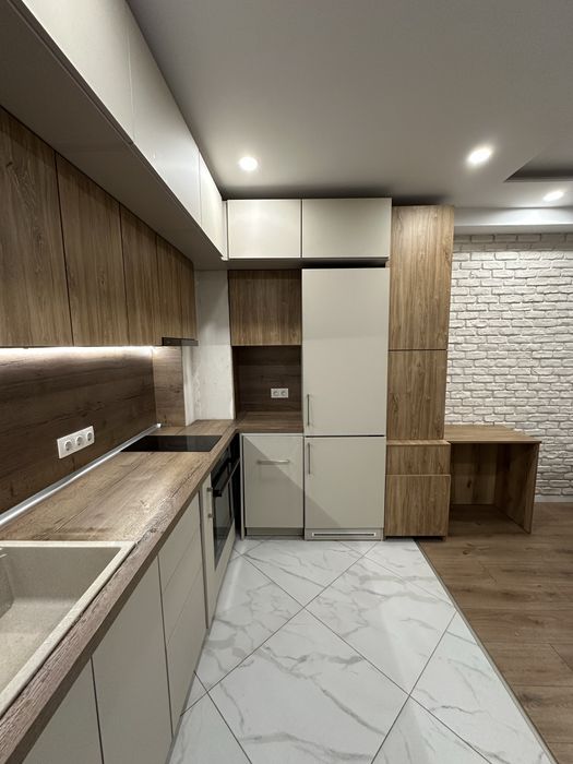 Кухня + шкаф за хол