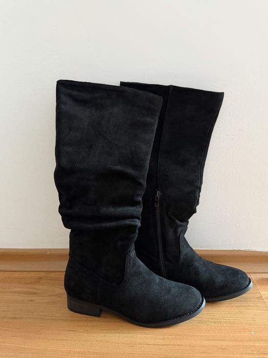 Велурени черни ботуши