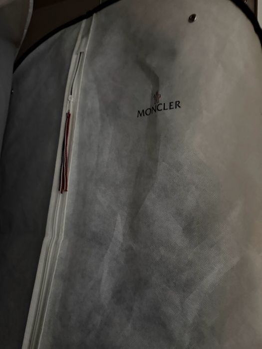 Moncler куртка оригинал