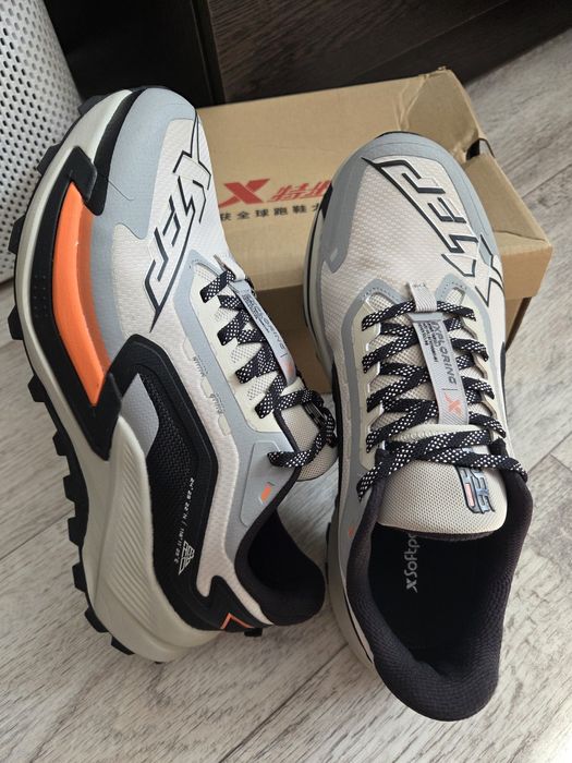 Продам новые кроссовки x-tep
