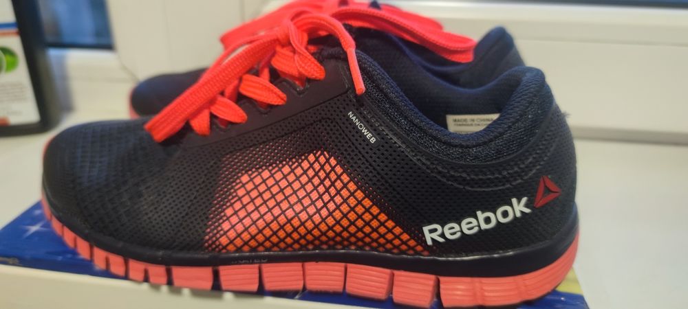 Vând tenesi reebok dama mărime 36