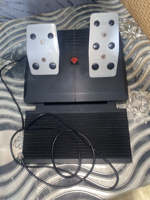 Volan de gaming genesis seeaborg400 cu pedale
