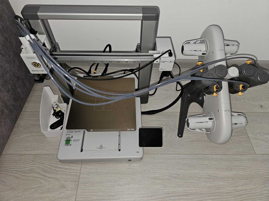 Vând Bambu Lab A1 – Stare impecabilă – Plug & Play cu AMS Lite