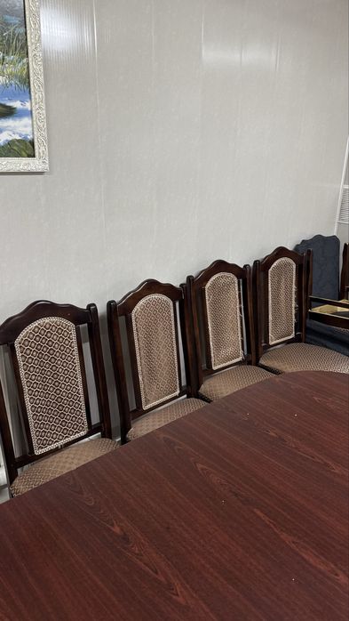 Стол Стулья для гостей