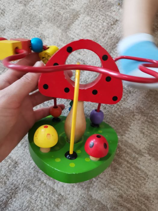 Деревянная развивающая игрушка.