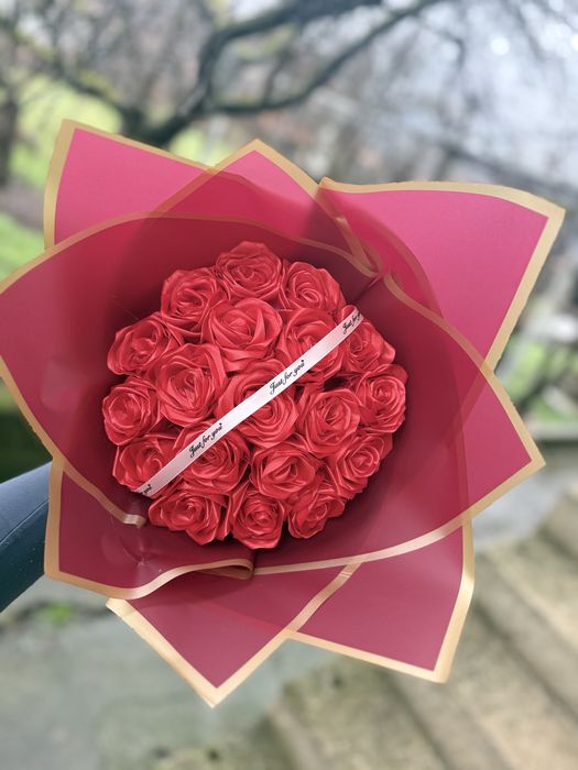 Ръчно изработен вечен букет от сатенену рози