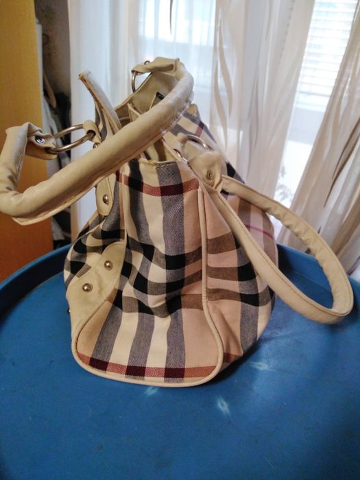 Дамска чанта, изгодно доста е запазена.