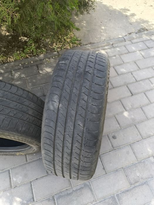 Продам  б/у шины в хорошем состоянии.12тыс.за пару