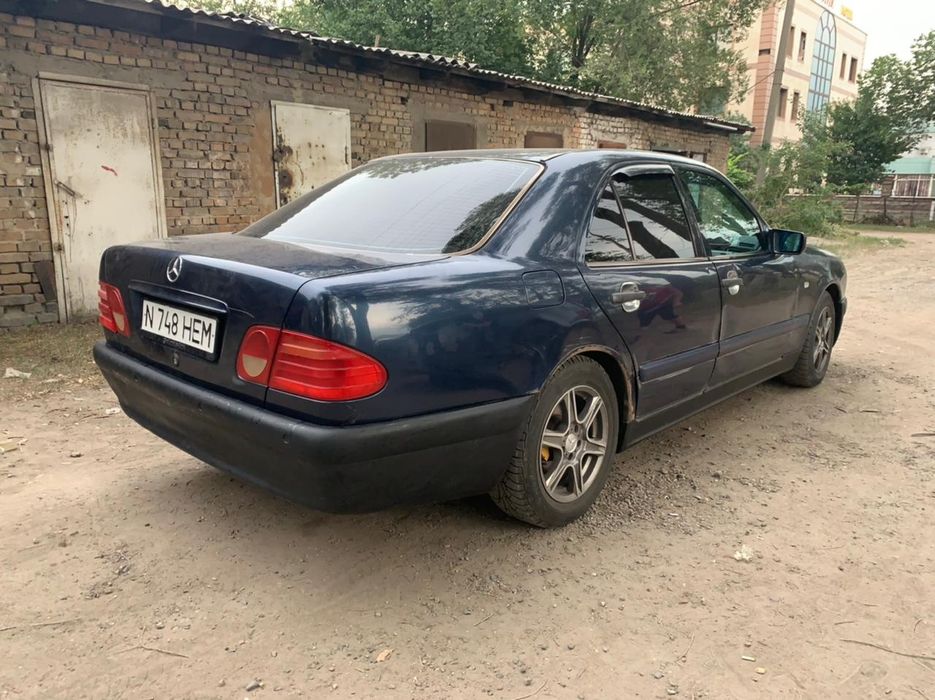 Бампер на мерседес w210  сток доресталинг