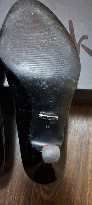 Стилни дамски обувки GUESS 39 номер