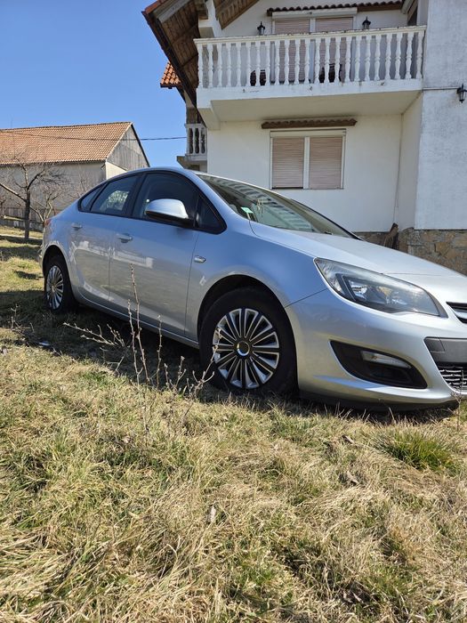 Opel astra j sedan 1.4 turbo