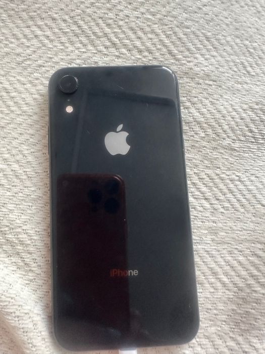 Продается iPhone XR б/у