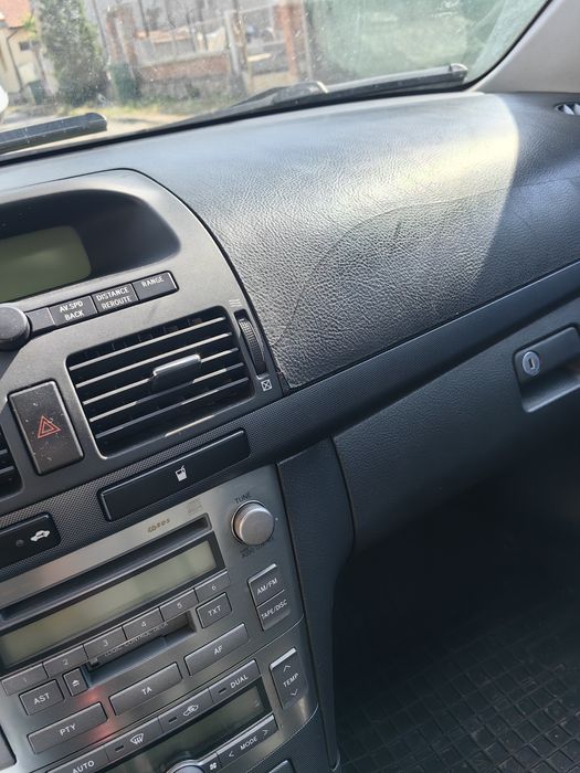 Продавам Тойота Авенсис 2004 г