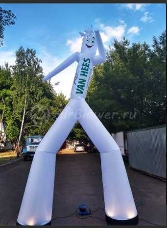 Аэромены с фирменным логотипом