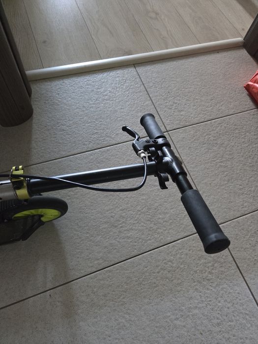 Vând trotineta manuala