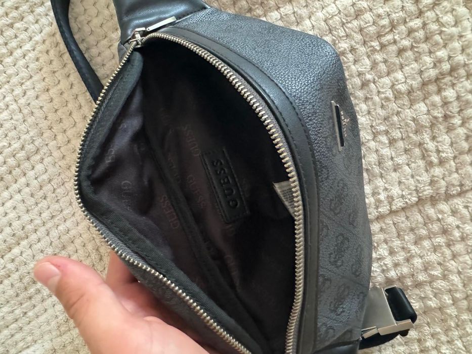 Чанта за кръста guess