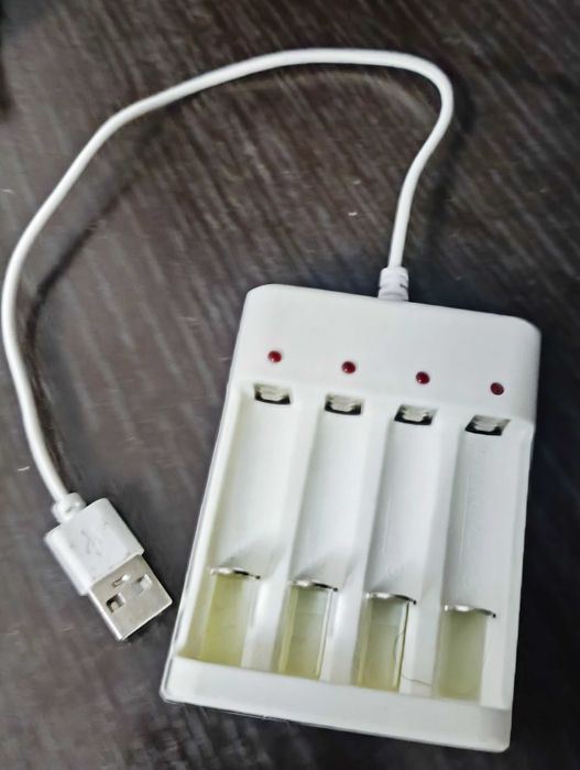 Зарядное устройство AA / AAA для Ni-Cd / Ni-Mh аккумуляторов