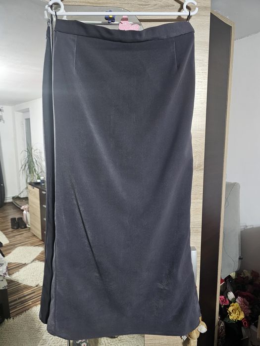 Fusta dreapta cu crăpătura la spate