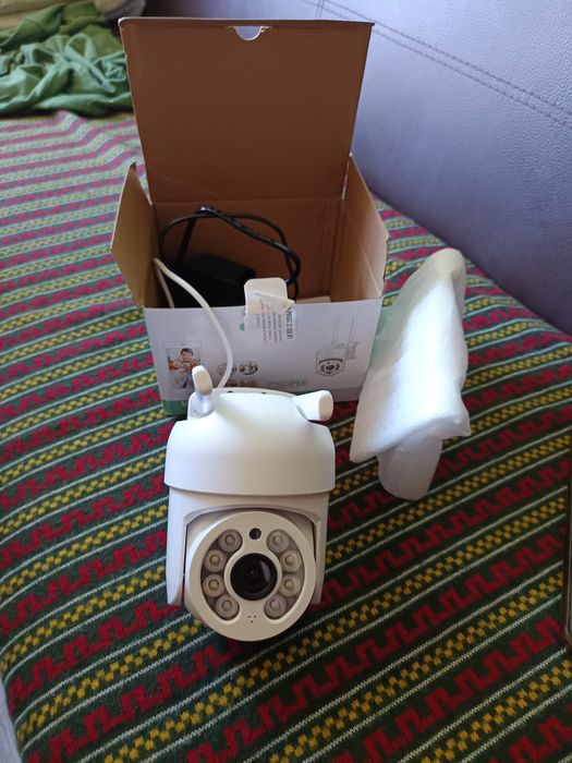 Vând 2 camere wifi noi