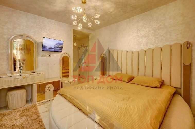 Дава се под наем Тристаен апартамент в Варна, Галата - 150 кв.м за 2500 € - Снимка #3