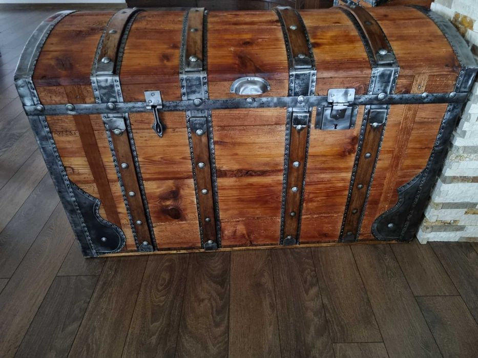 Стар дървен сандък/ракла/скрин