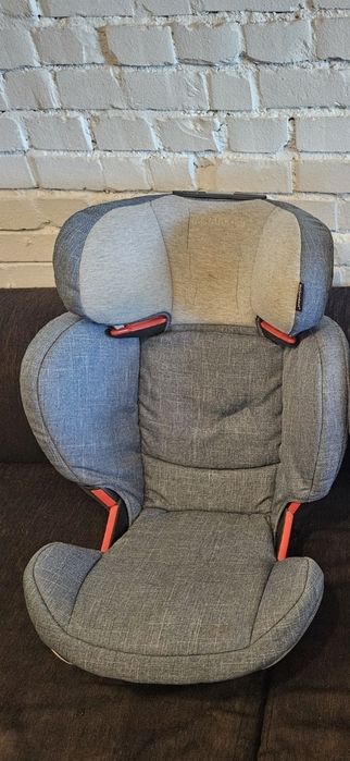 Maxi Cosi Rodi Fix 15-36 кг стол за кола