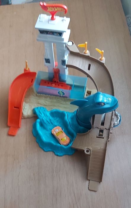 Писта Hot Wheels Shark Attack