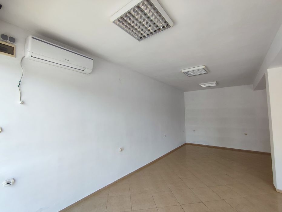 Дава се под наем Магазин в Нова Загора - 56 кв.м за 336.6 € - Снимка #3
