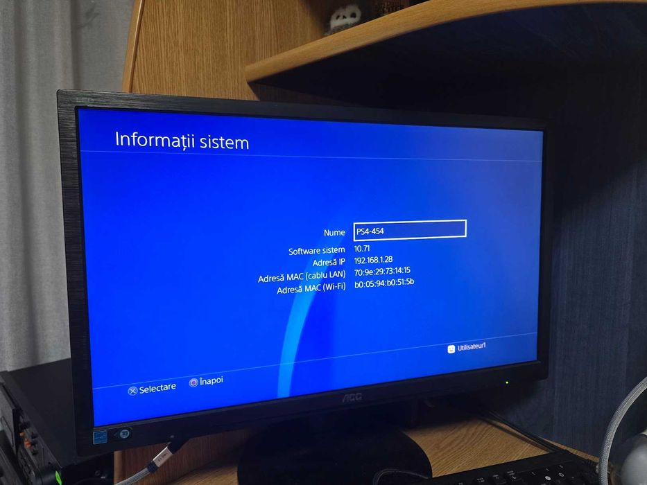 ps4 cu o maneta playstation ps4 / ps4 sony cu un controler sony