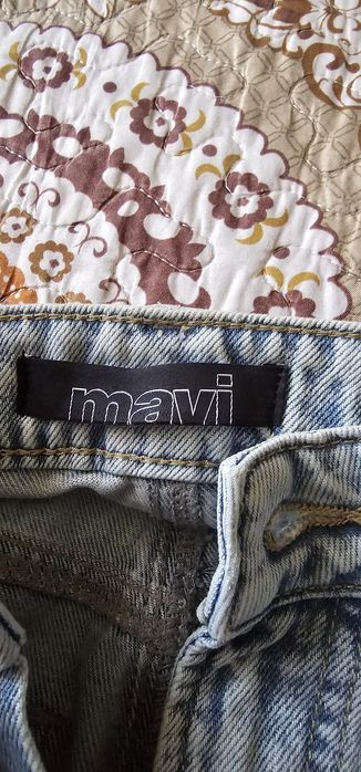 Стильные женские джинсы