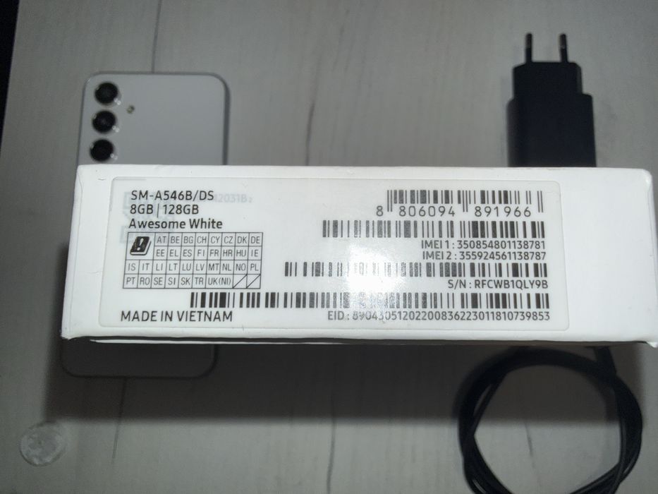 Samsung a54 5g в отлично състояние 128gb със оригинално зарядно 45w