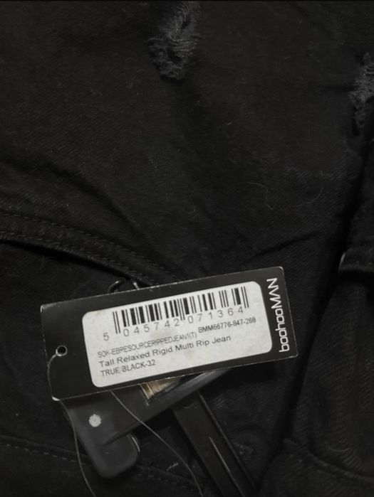 Blugi BohooMAN Negri Ripped