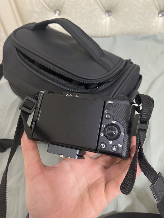 СРОЧНО ПРОДАМ Sony ZV-E10 фотоаппарат