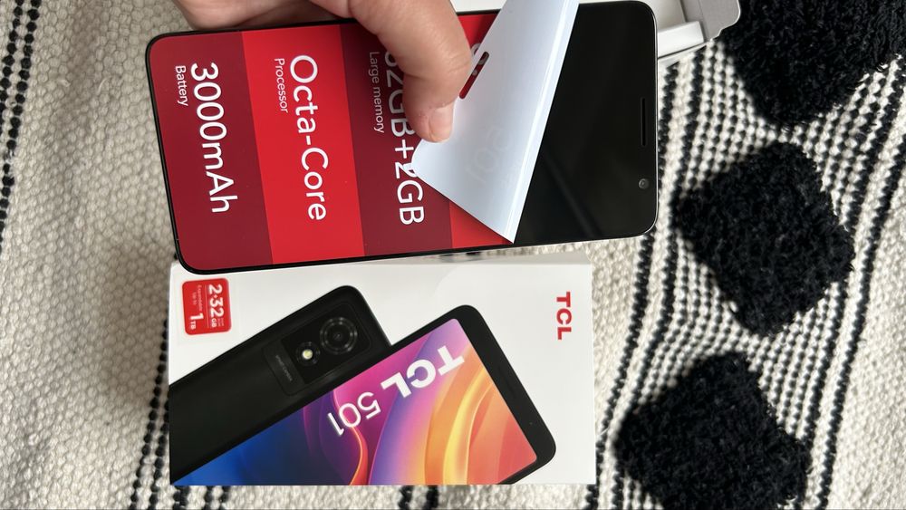 Telefon TCL 501