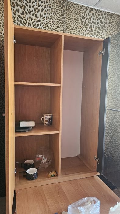 Продаётся шкаф,  мебель,  стекло дверь