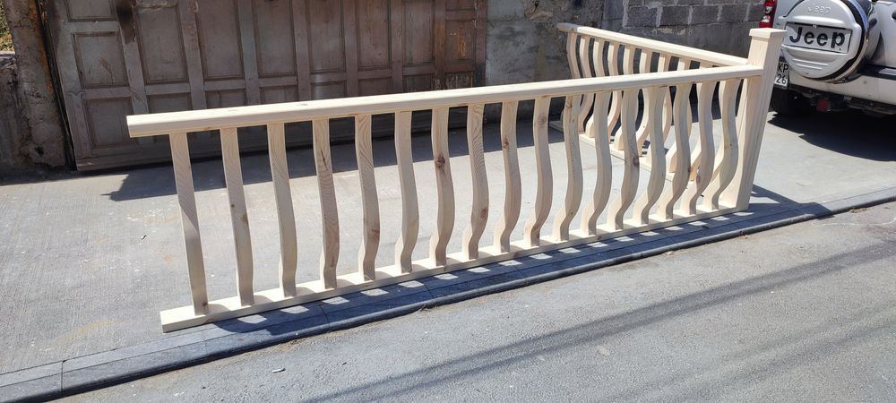 Дървен парапет от масив