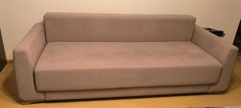 Продавам диван в отлично състояние