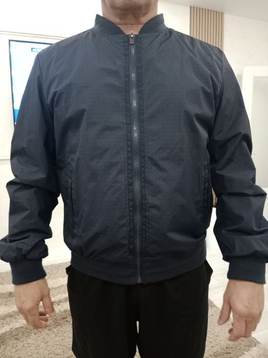 Продам ветровки мужские