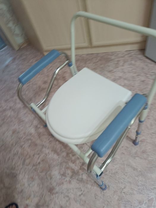 Стул туалет  с санитарным оснащением