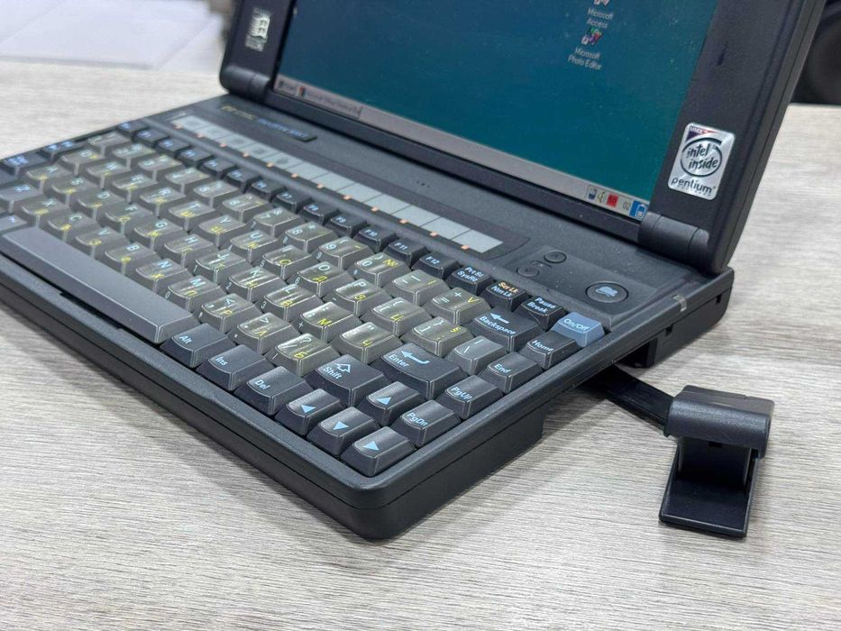 Ретро лаптоп HP OmniBook 800CT