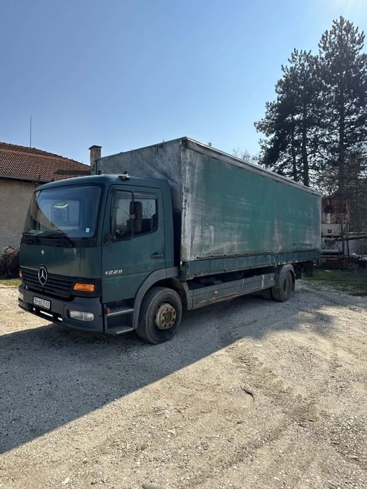 Продавам Мерцедес 1228