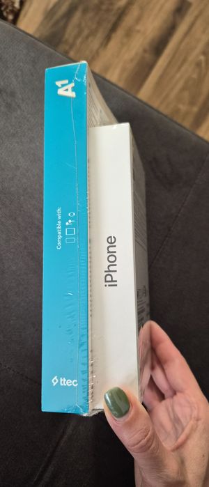 IPHONE 16 e чисто нов!