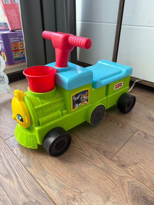 Fisher Price Влак за бутане с крачета с топки за игра,l